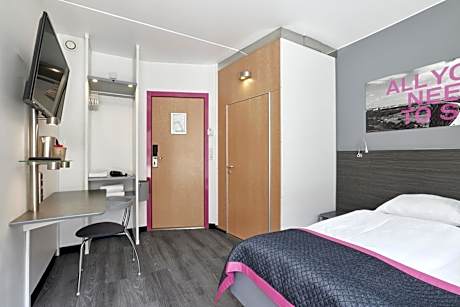 Captain Room