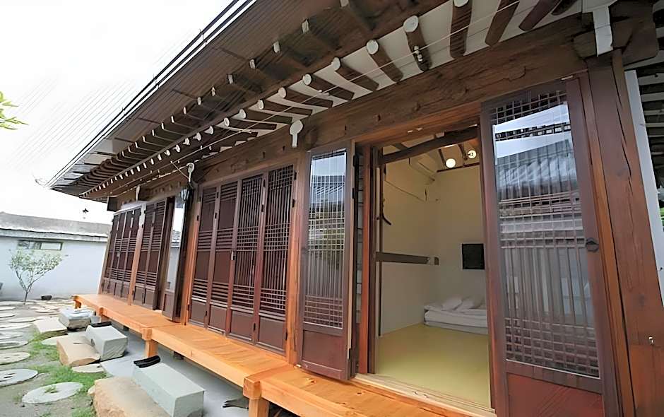 Gaeunchae Hanok Guesthouse Jeonju