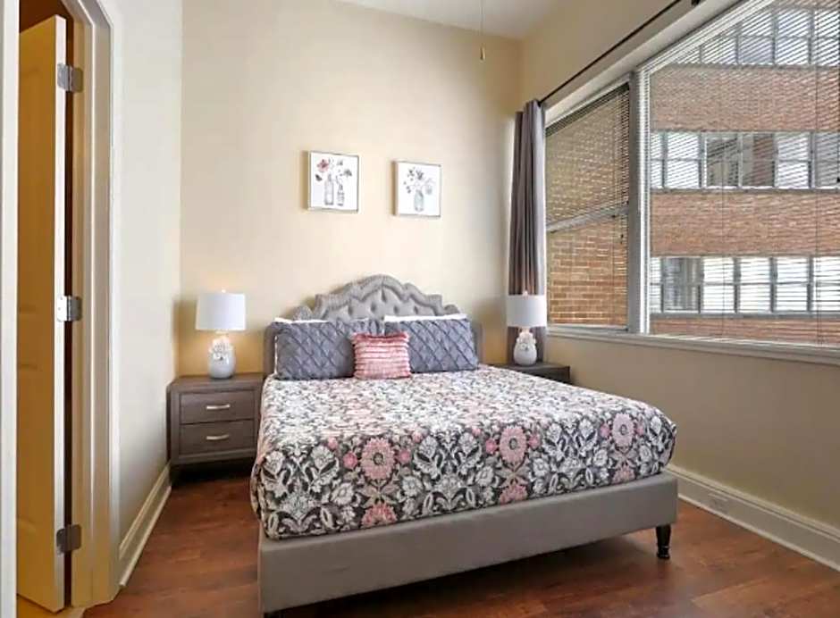 Amazing Condos Beautiful View 2 Blocks To French Quarter, Small Rooftop Pool, Gym, Seanger Theater, Super Dome, And Bourbon St