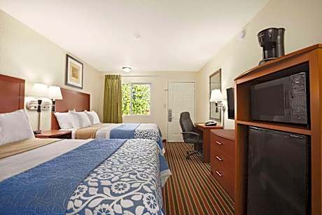 2 Double Beds Non-Smoking