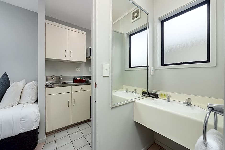 ASURE Macy's Motor Inn