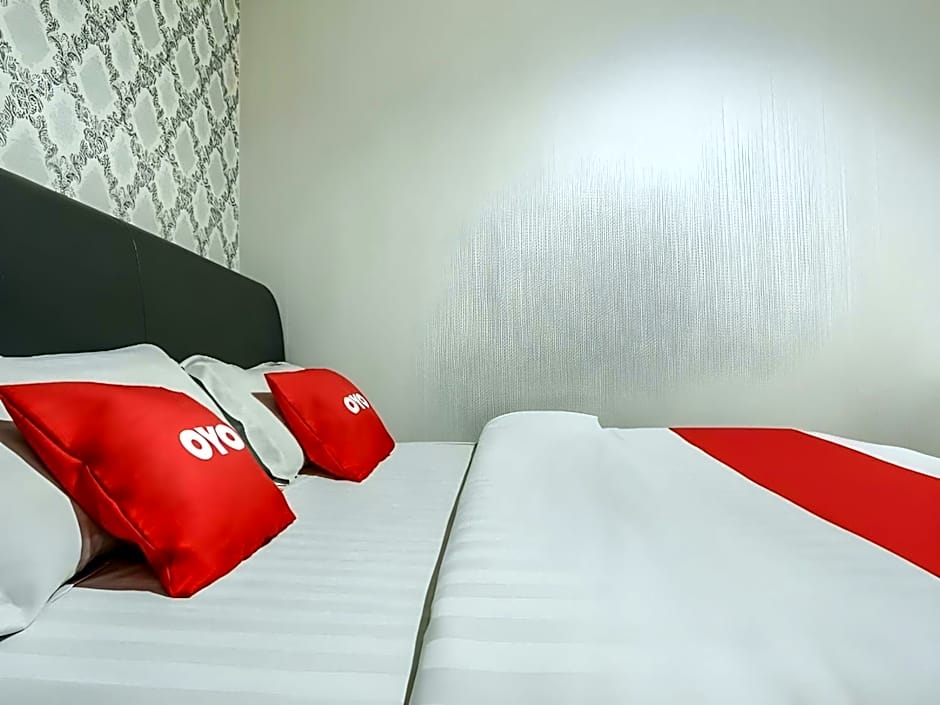 OYO 89583 Grove Hotel