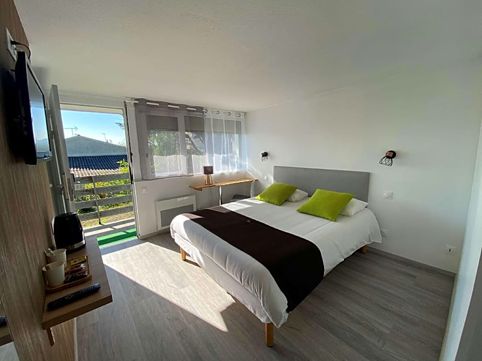 Photo 1 of 9 of Standard 1 Double Bed and 1 Twin Bed