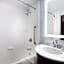 Holiday Inn Express Boston-Waltham By IHG