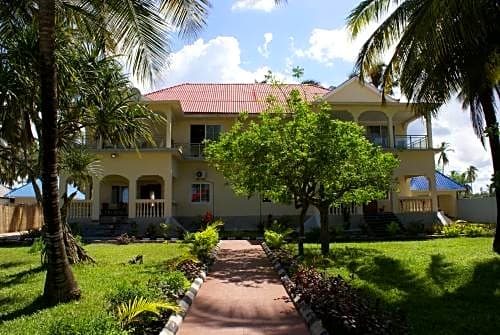 Pwani Beach Hotel & Apartments