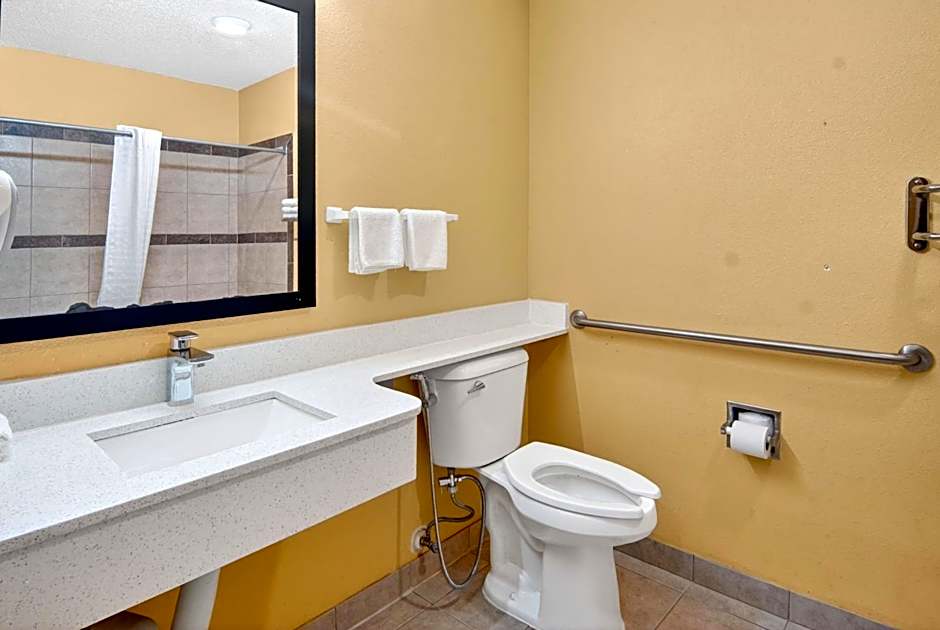 HomeTown Inn & Suites