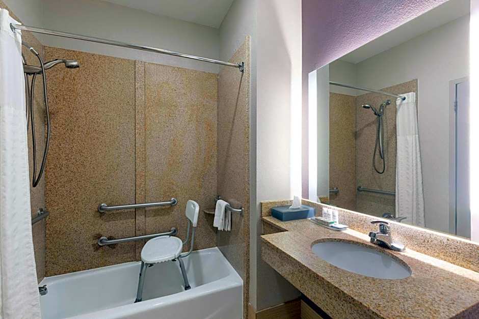 La Quinta Inn & Suites by Wyndham Snellville - Stone Mountain