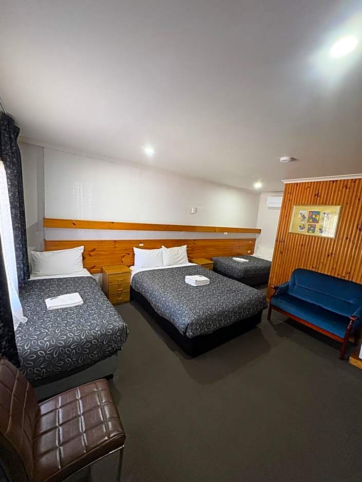 Majestic Motel
