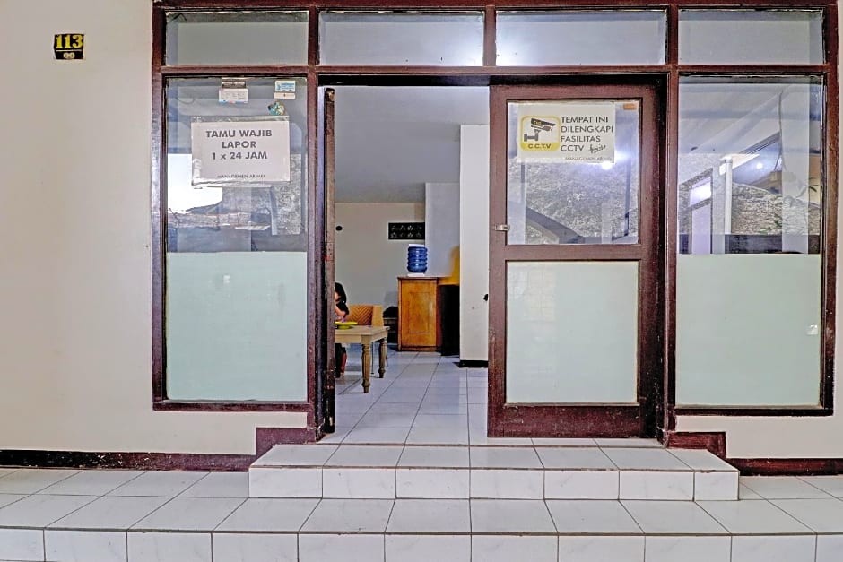 OYO Life 92685 Kost Arimbi