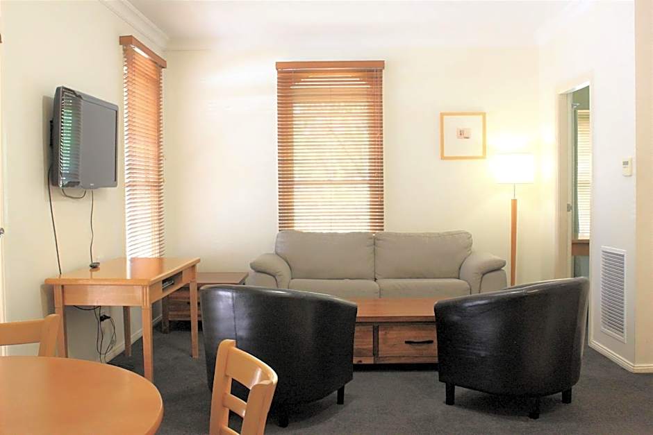 Carlyle Suites & Apartments