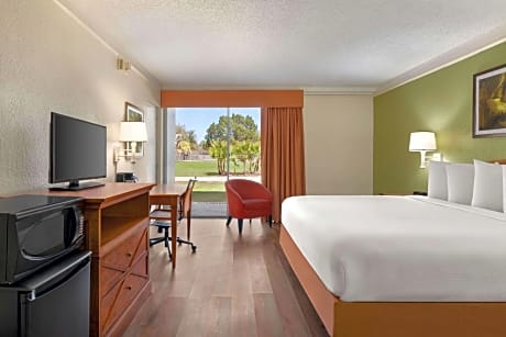 King Room with Mobility/Hearing Impaired Access - Non-Smoking
