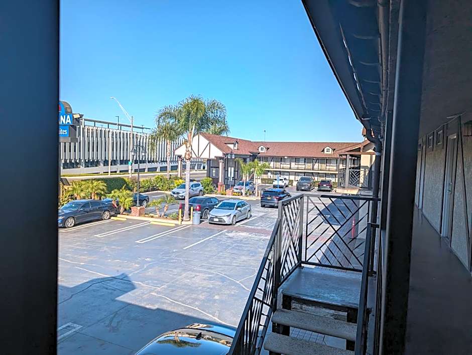 Cabana Inn & Suites