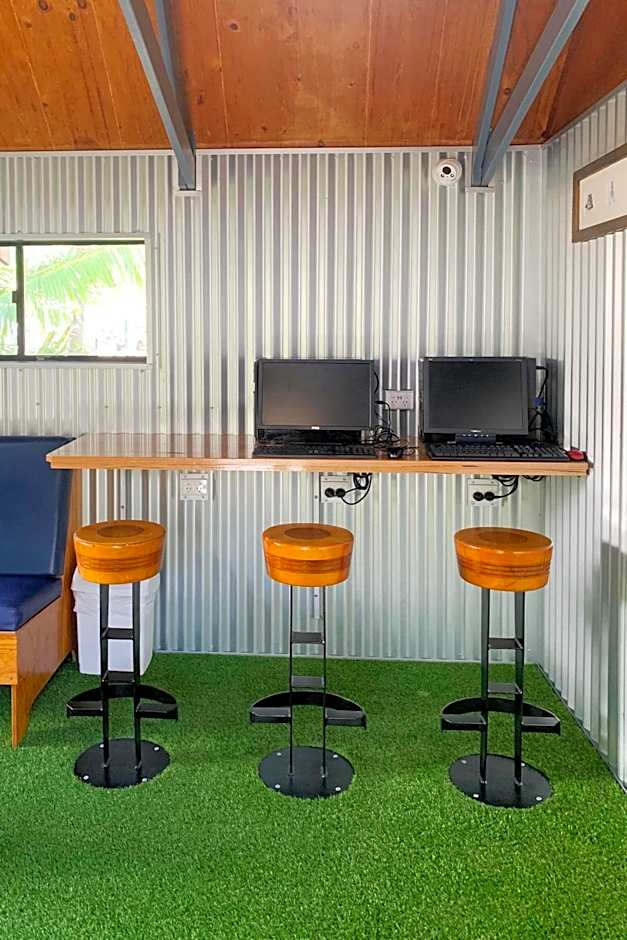 Airlie Beach Magnums - Adults Only