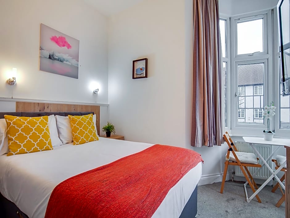 OYO TamTam Acton Hotel