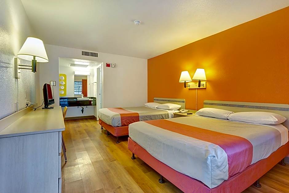 Super 8 by Wyndham Santa Rosa North