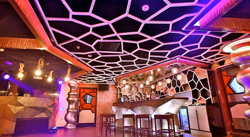 Regenta Central The Crystal Kanpur