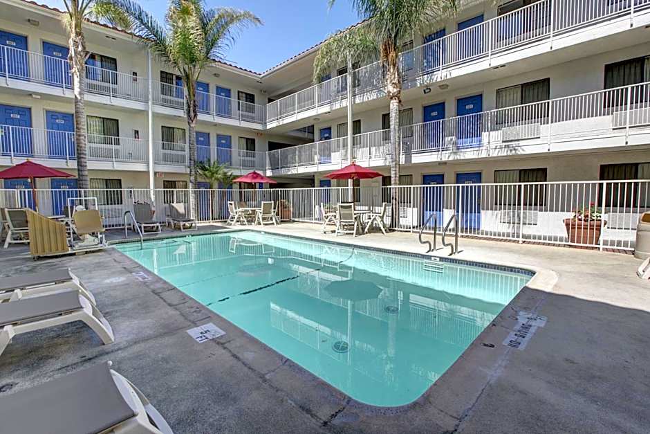 Motel 6-Bellflower, CA - Los Angeles