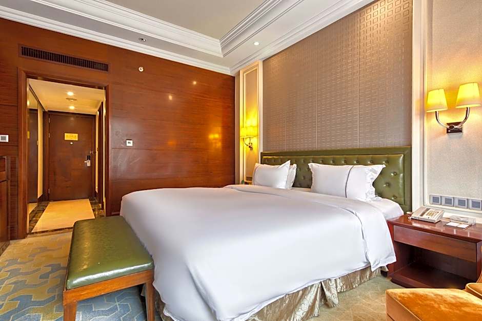 Photo 1 of 3 of Business 1 King Bed