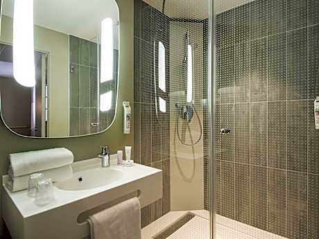 Comfort Room with One Double Bed and Balcony