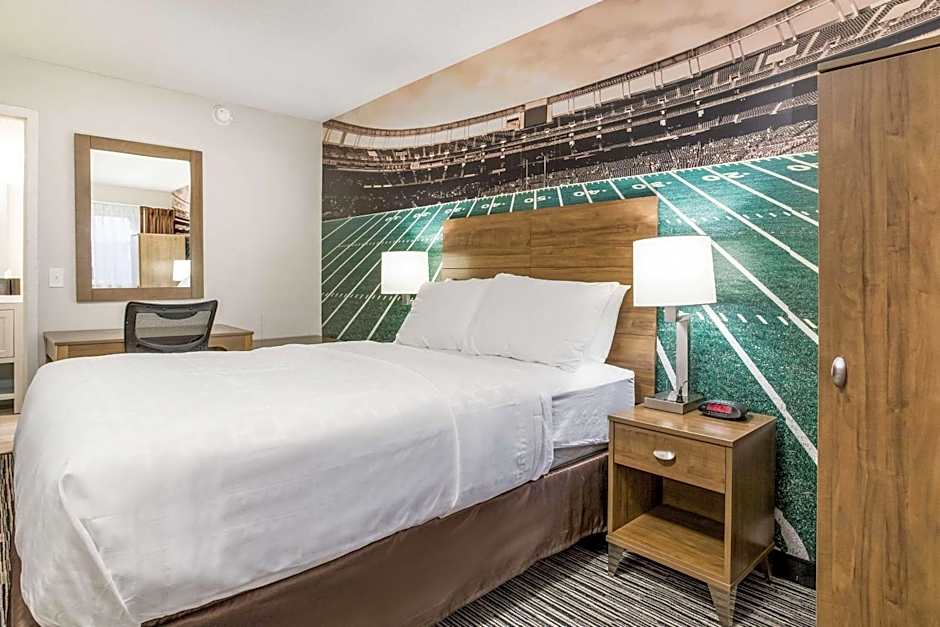 Clarion Pointe East Lansing University Area