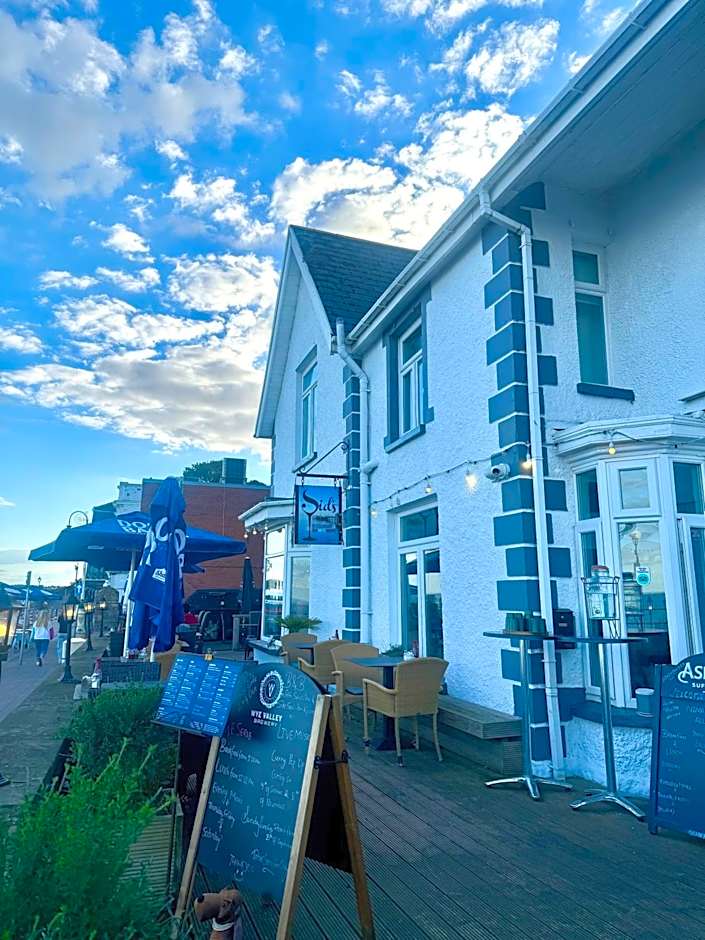 Sids restaurant and bar with rooms