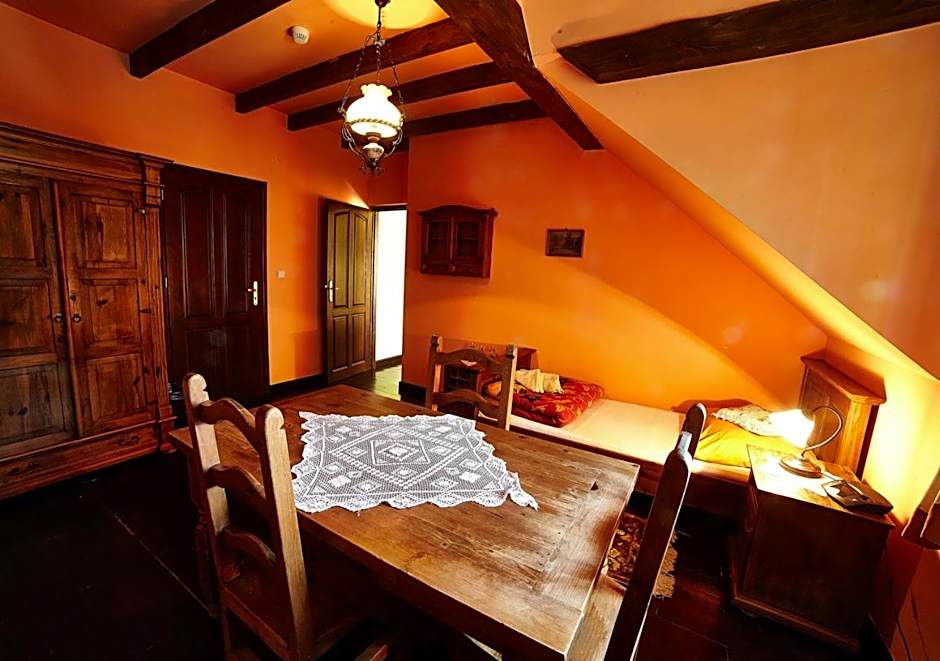 Stylowy Zajazd Pod Czarnym Kogutem