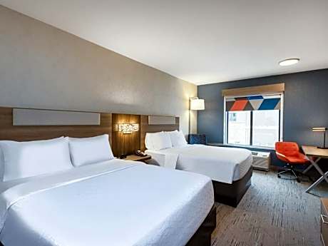 2 Queen Beds And 1 Bunk Bed Suite