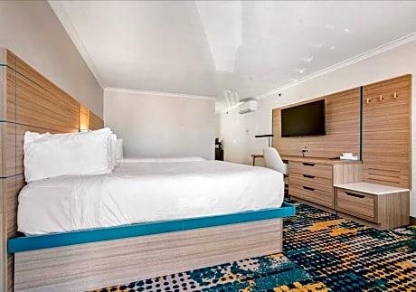 Queen Room with Two Queen Beds with Ocean View