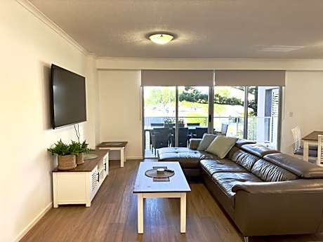 Two-Bedroom Deluxe Apartment with Balcony