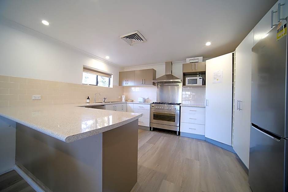 Lakeside Inn Wollongong