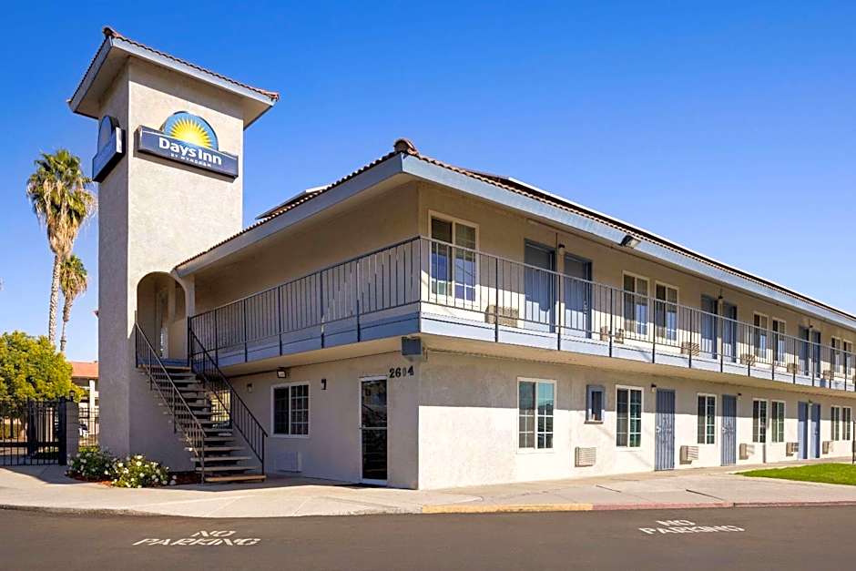 Days Inn by Wyndham Bakersfield
