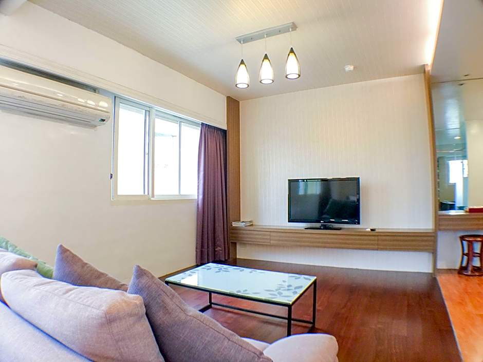 Champagne Hotel