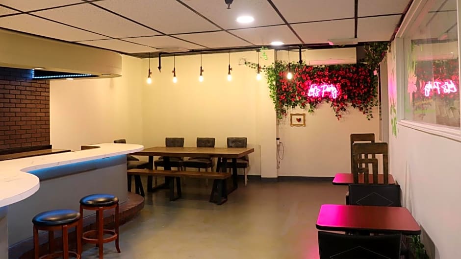 Hometel Suites