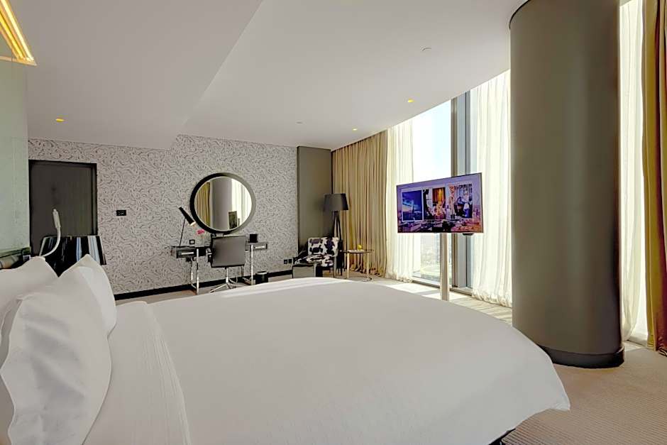 Photo 1 of 4 of 1 King Bed, City View, High Floor