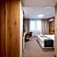 Avenue Hotel