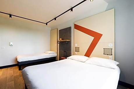 Room with One Double Bed  and One Single Bed - Mobility Accessible