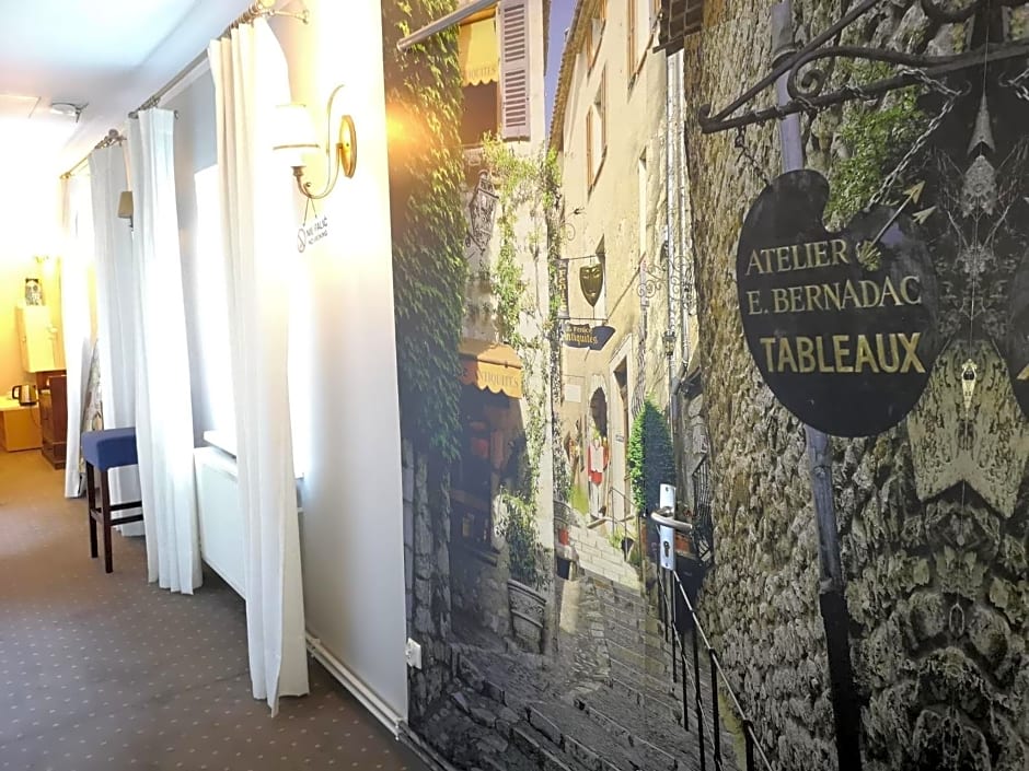 Rynek 14 - Pokoje hotelowe - Cafe&Restaurant - Parking - OrangeTV