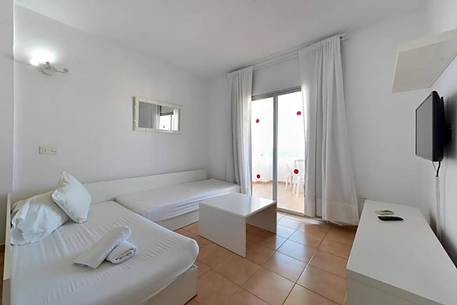 Apartamentos San Antonio Beach