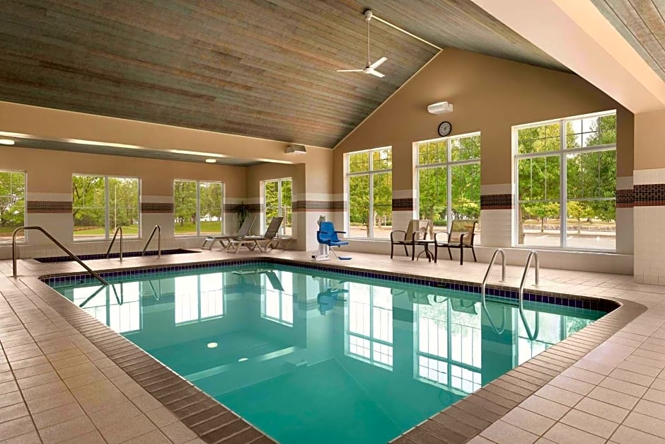 Country Inn & Suites by Radisson, Brooklyn Center, MN