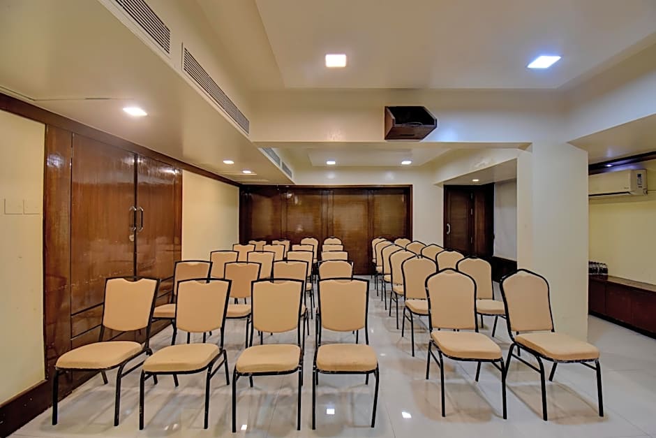 Hotel Lotus Ivy Studios Near Pune Airport