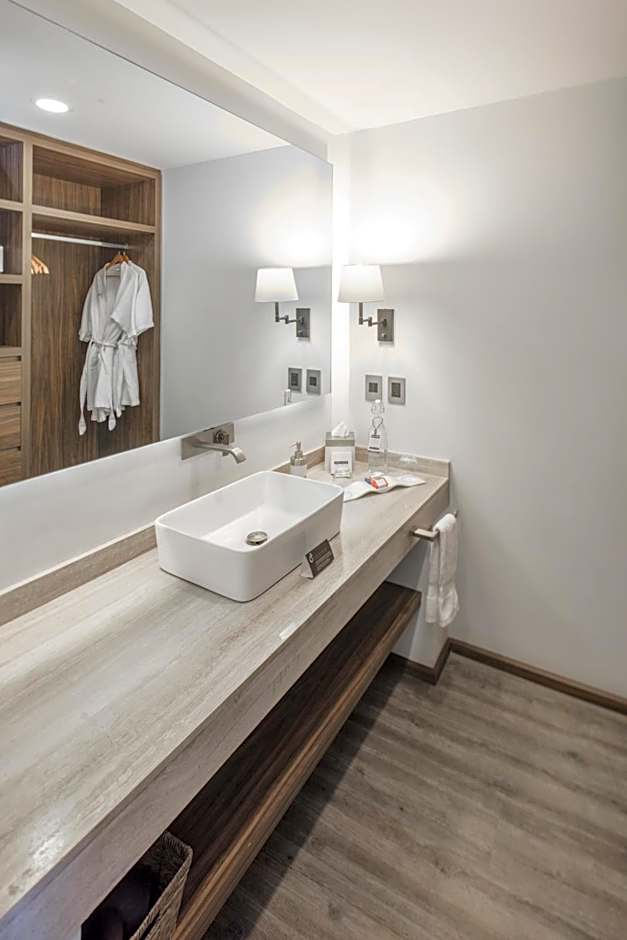 Flow Condesa - Adults Only