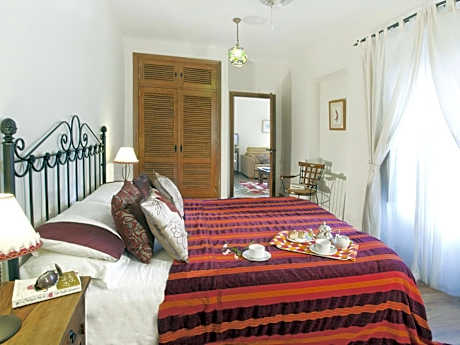 Deluxe Suite with Spa Bath