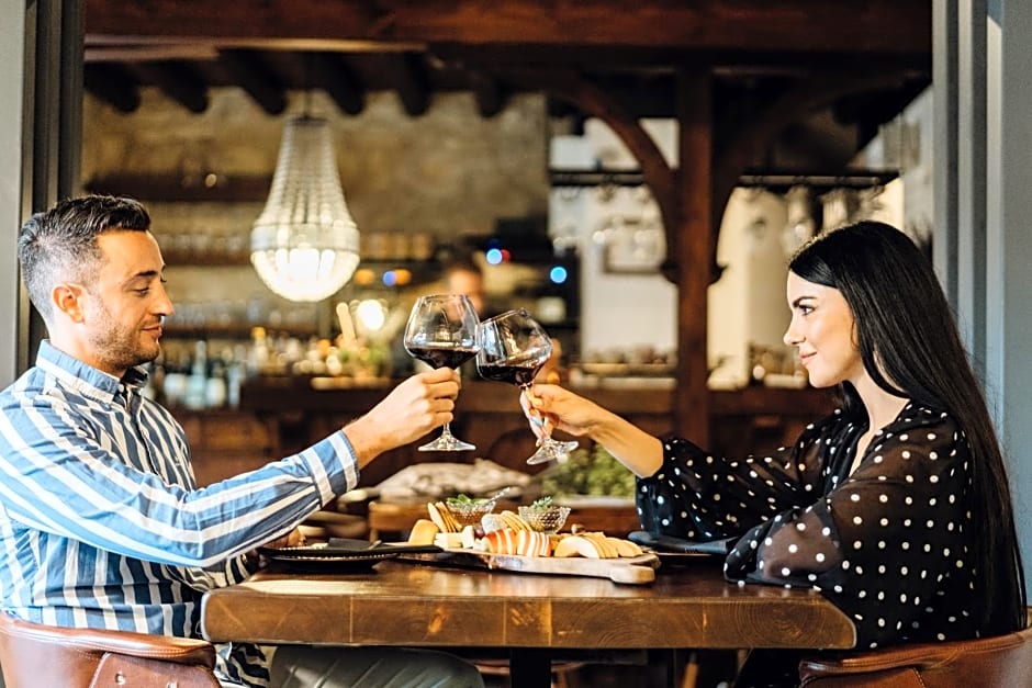 Oinou Strata - Adults Only