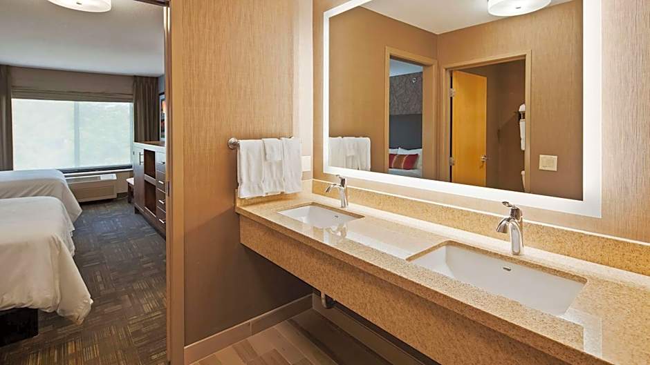 Best Western Plus Cottontree Inn