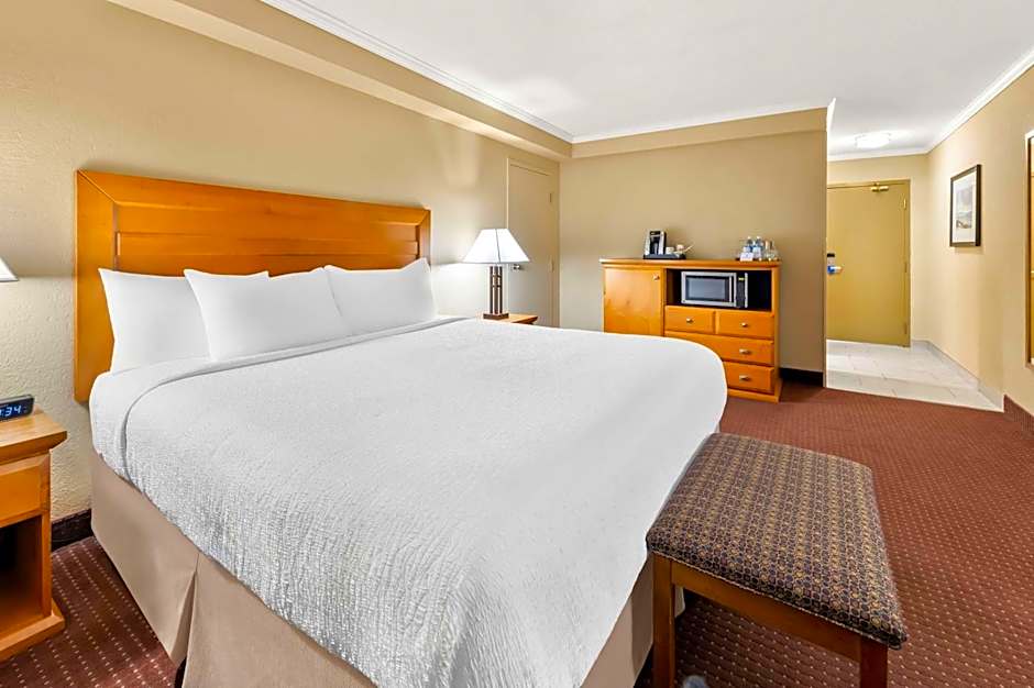 Best Western Plus NorWester Hotel & Conference Centre