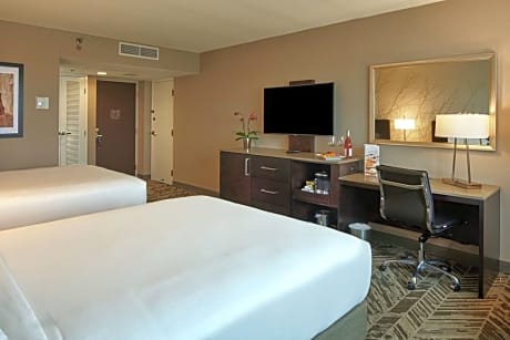 2 queen beds deluxe,wifi complimentary-upgraded bath amenities,bottled water