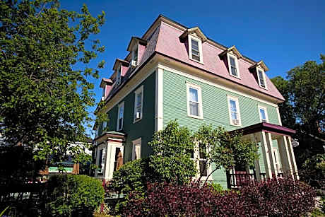 Le Pleasant Hôtel & Café