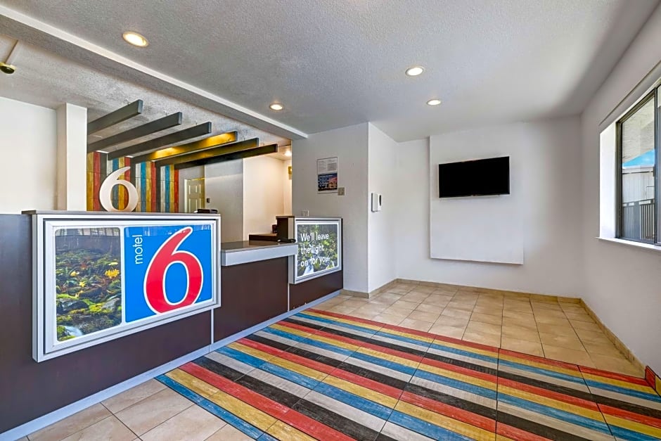 Motel 6 Kirkland, WA - North Kirkland