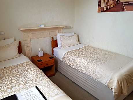 Twin Room with En-Suite