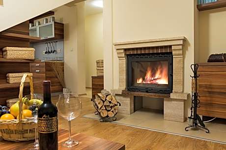 Three-Bedroom Maisonette with Fireplace